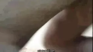 Смазливая hotgirl4u показывает волосатую пизду