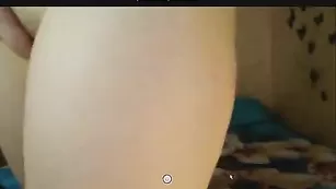 Сисястая блядь amoretta мастурбирует вагину