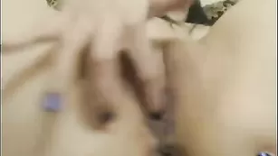 Смазливая Dakota_Lex ласкает письку в привате