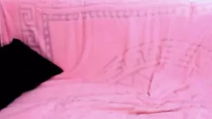 Обнаженная детка MandyDee занялась мастурбацией