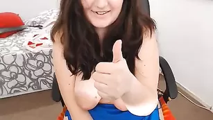 Черноволосая леди One_exotic_kiss ласкает пизденку