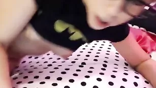 Рыжая модель melodykush дрочит пизду и стонет