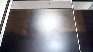 Чудесная куколка the_starr мастурбирует вагину