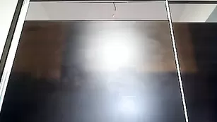 Чудесная куколка the_starr мастурбирует вагину