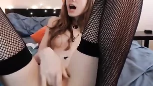 Кокетка в чулочках пальчиками дрочит пизду thefleshexperience