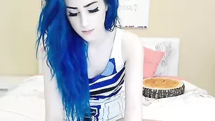 Популярная малая kati3kat мастурбирует письку
