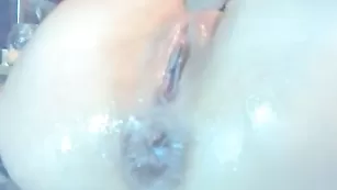 Распущенная сучка alex_sean дрючит мокрые дырочки