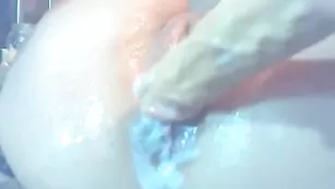 Распущенная сучка alex_sean дрючит мокрые дырочки