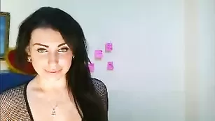 Татуированная CokeySpeed обнажает большие сиськи