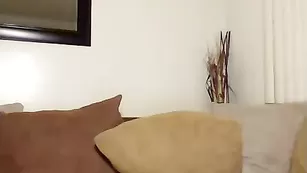 Роскошная девка сосет хуй и дрочит пизду Keila-Shyes