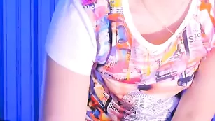 Сексуальная DETKAX обнажает сисечки