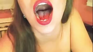 Сочная девочка Joselyn разделась на камеру