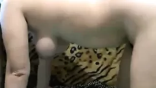 Жопастая красотка Malvina111 позирует голой