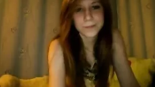 Рыженькая рунетка шалит с плюшевым мишкой