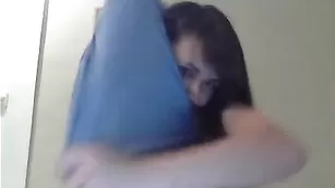 Нежная малая msrainicorn теребит вагину