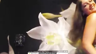 Грудастая шалава Milena577 танцует стрип