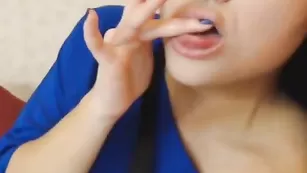 Пылкая сучка Amanda ласково дрочит пизденку