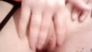 Пышногрудая 000MaryXXX жестко трахает анус