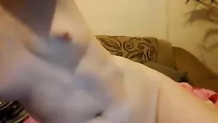 Пылкая телочка Lanochka23 позирует голая