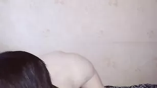 Стройная девочка himitsu777 ласкает анал пальцем