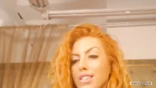 Eleisya в сексуальном наряд дрочит шмоньку