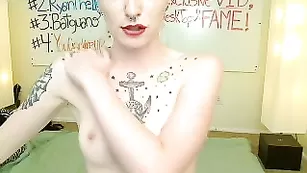 Шальная дама JoleneBrody сосет резиновый пенис