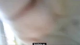 lora67 трахает себя большим страпоном