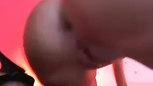 Желанная путана Jvstkmldeq феерично долбит себя в попку