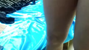 RozmarryX ласкает соски и дрочит