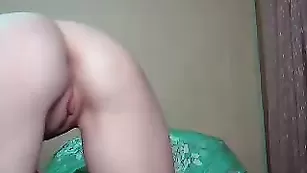 Аппетитная потаскушка Ddiano4ka нежно ласкает свои прелести