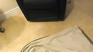 Пылкая блондинка xRubyx ласкает бритую пизду