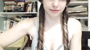 Зачетная телка Chroniclove шалит в библиотеке