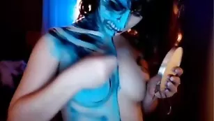 kickaz красит тело