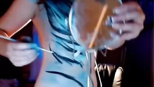 kickaz красит тело