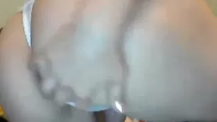 WART501 мусолит свои прелести через трусики