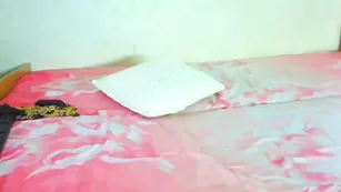 myloralove дрочит на порнушку