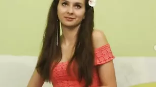 Grafinya студентка ебет себя в анал