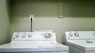 Желанная самочка MandyMetal скачет на секс игрушке