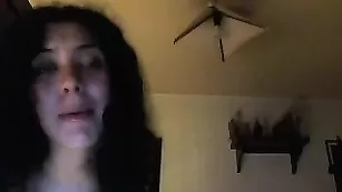 Импозантная цыпочка GaiaLove теребит сочную киску