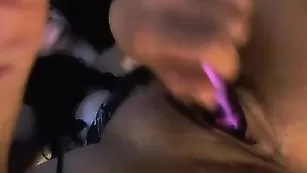 Импозантная цыпочка GaiaLove теребит сочную киску