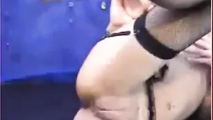 Голая цыпочка BadGirlXSex ебется резиновым членом