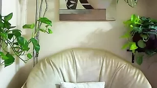 Зачетная сучка Kinky_loveer теребит вагину