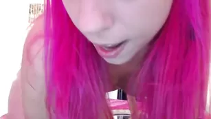 Экзотичная шлендра Melodykush жарко мастурбирует вибратором