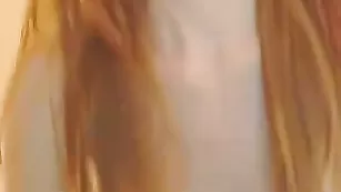 Рыжая курва RedFoxxx ласкает бритую пизду
