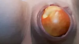 BestSexCpl засовывает крупные предметы себе в письку