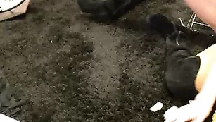 Симпатичная блонда TheBadGF теребит свои щелочки