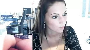 Желанная брюнетка Sexyofficegirl разминает сиськи