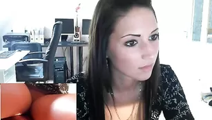 Желанная брюнетка Sexyofficegirl разминает сиськи