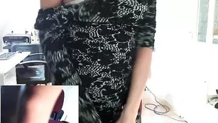 Желанная брюнетка Sexyofficegirl разминает сиськи