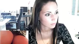 Желанная брюнетка Sexyofficegirl разминает сиськи